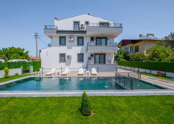 Havuzlu Sitede Lueks Tatil Evi - Zeybek Apart 2