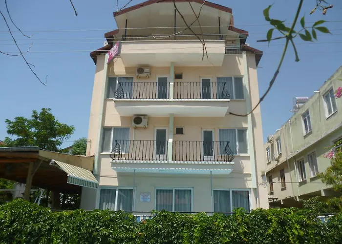 Cicek Hotel & Apartments