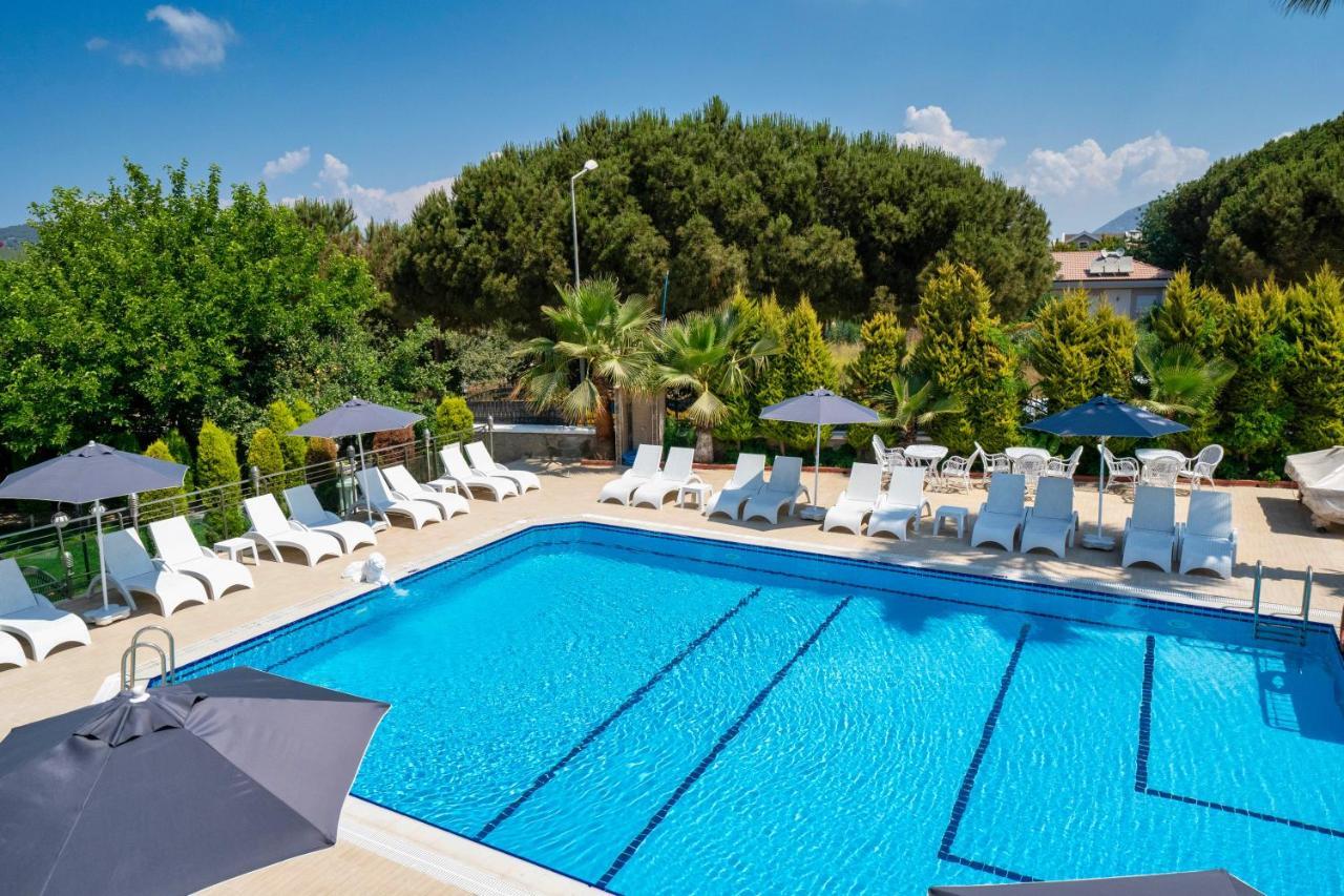 Qualia Hotel *