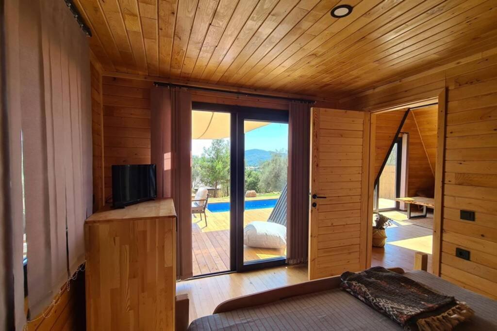 Ugni Blanc Uzum Baglari Ve Zeytinlikler Icinde Mini Bir Cennet Ve Tiny House Konseptli Havuzlu Ucgen Ev - крошечный дом - скрытый рай *