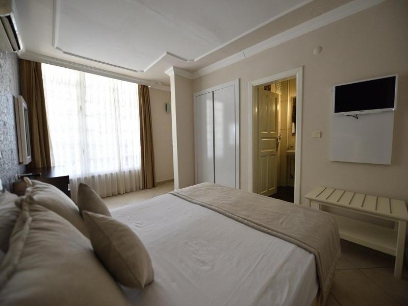 Nicholas Park Otel 4*