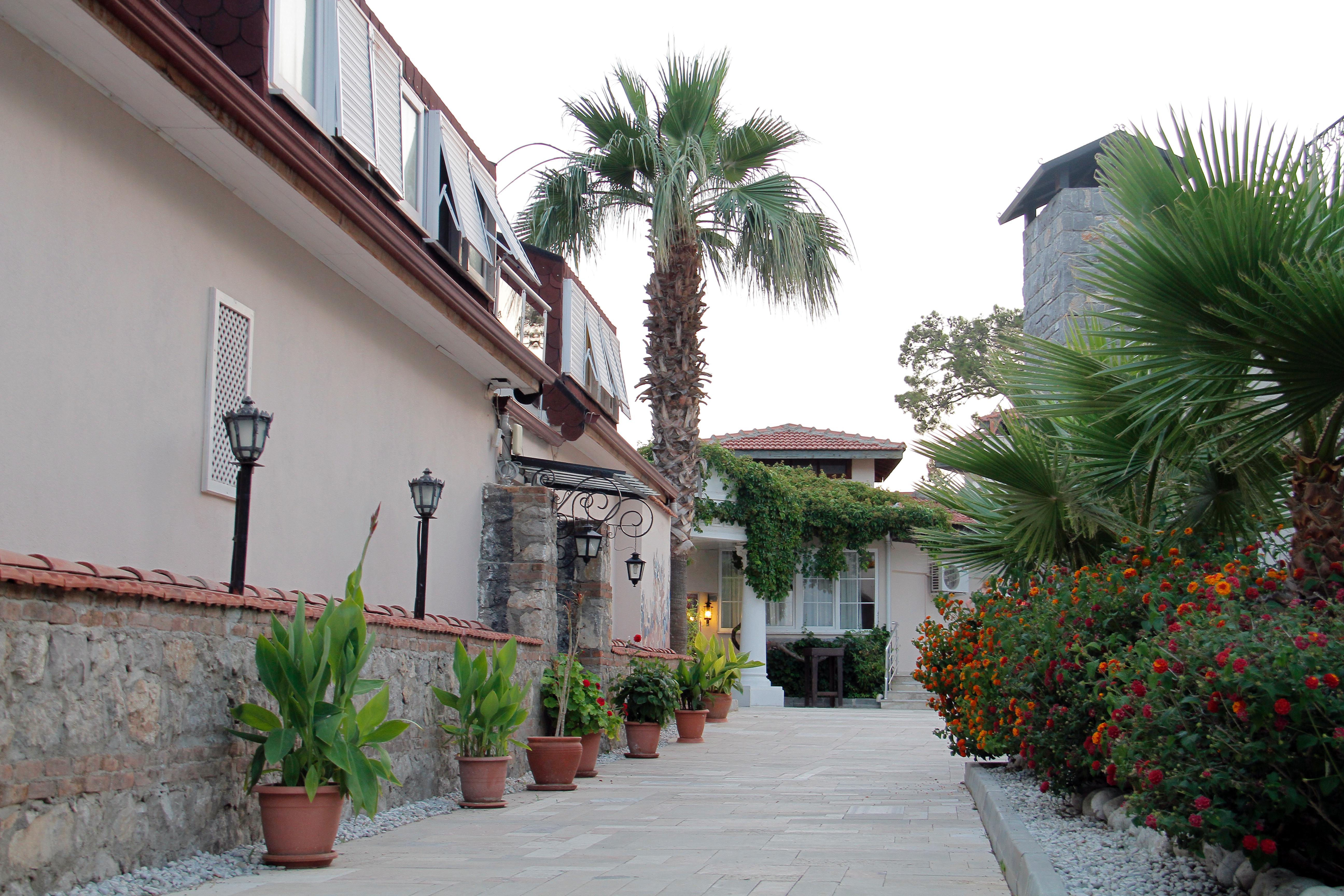 Nicholas Park Otel 4*