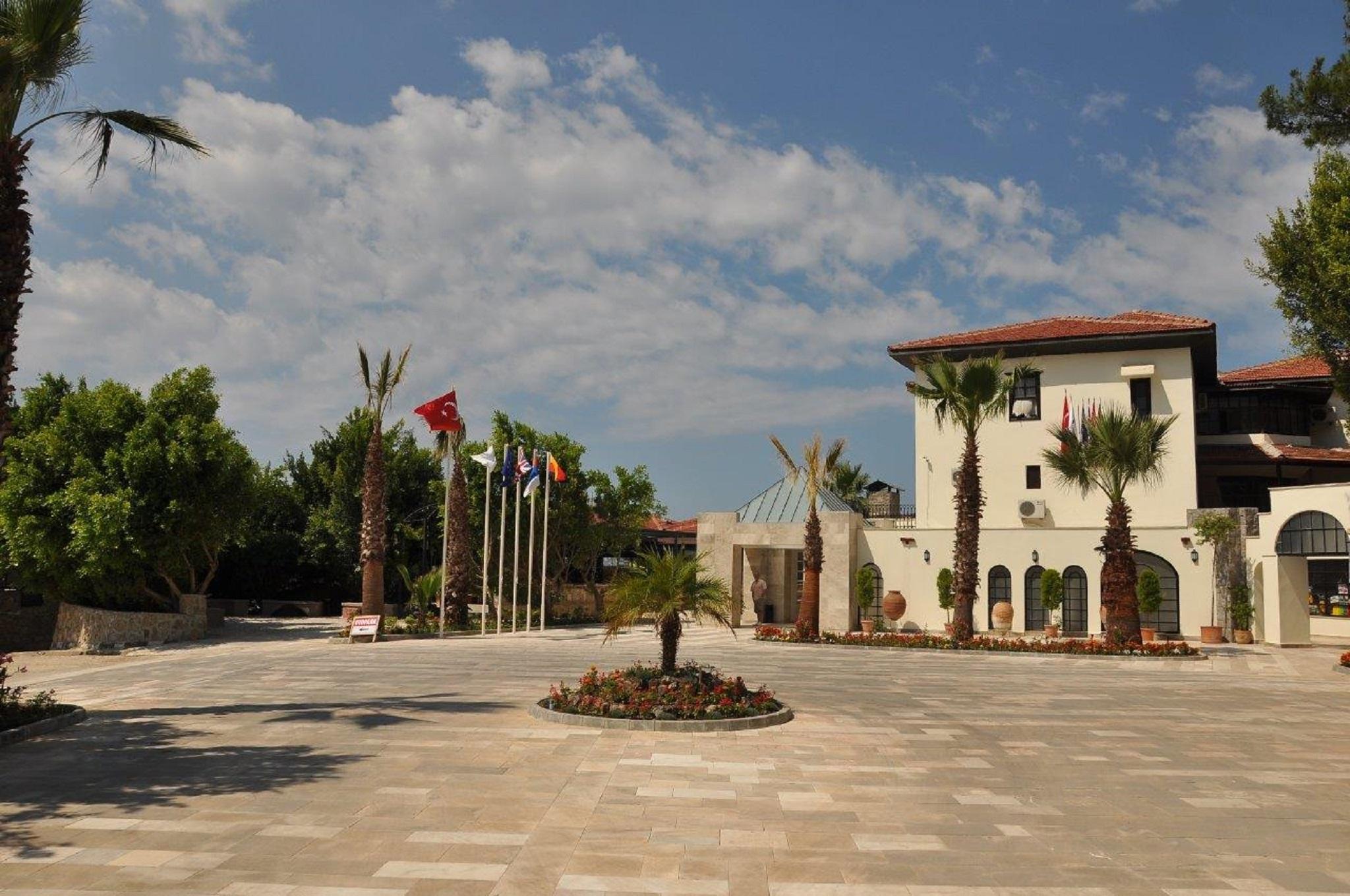 Nicholas Park Otel 4*