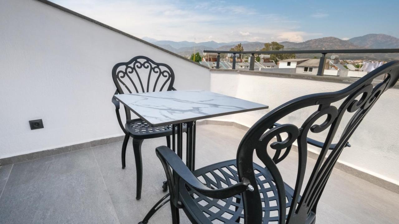 Alesta Seaside Hotel *