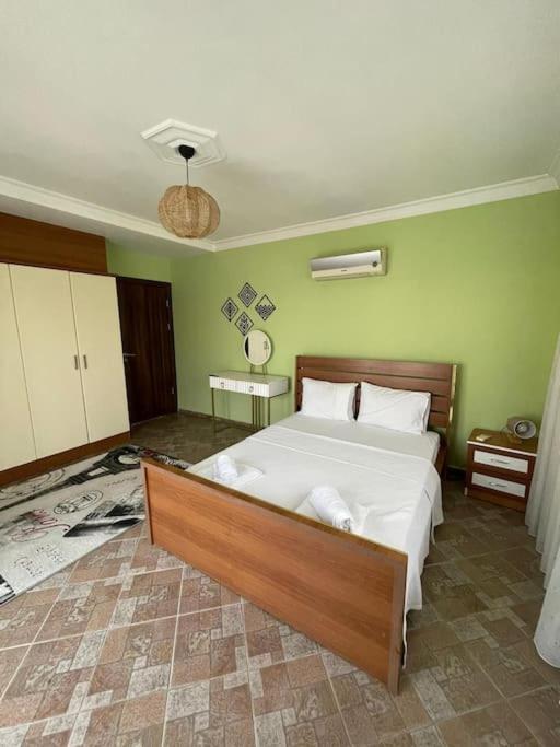 Private On Center. Villa