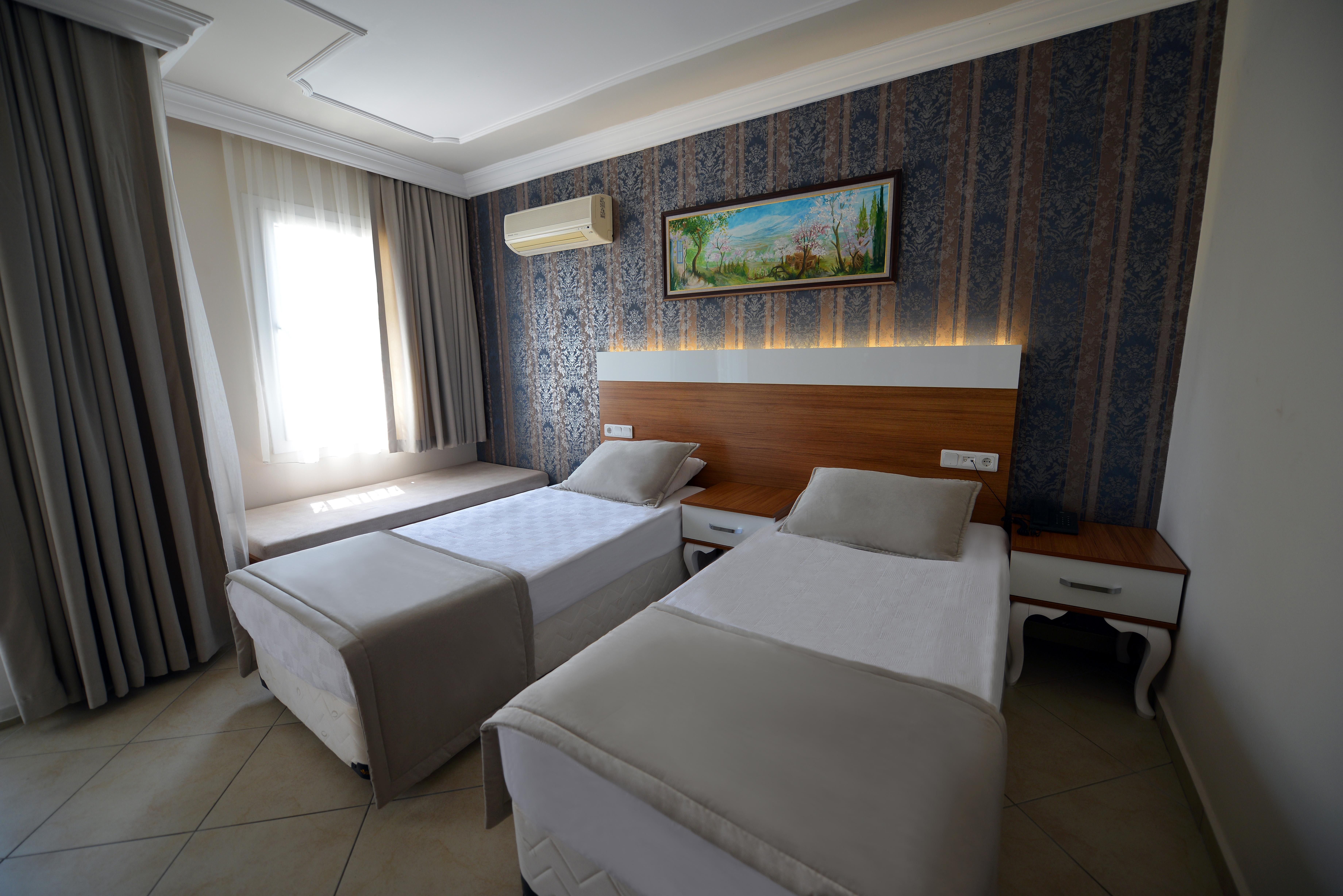 Nicholas Park Otel 4*