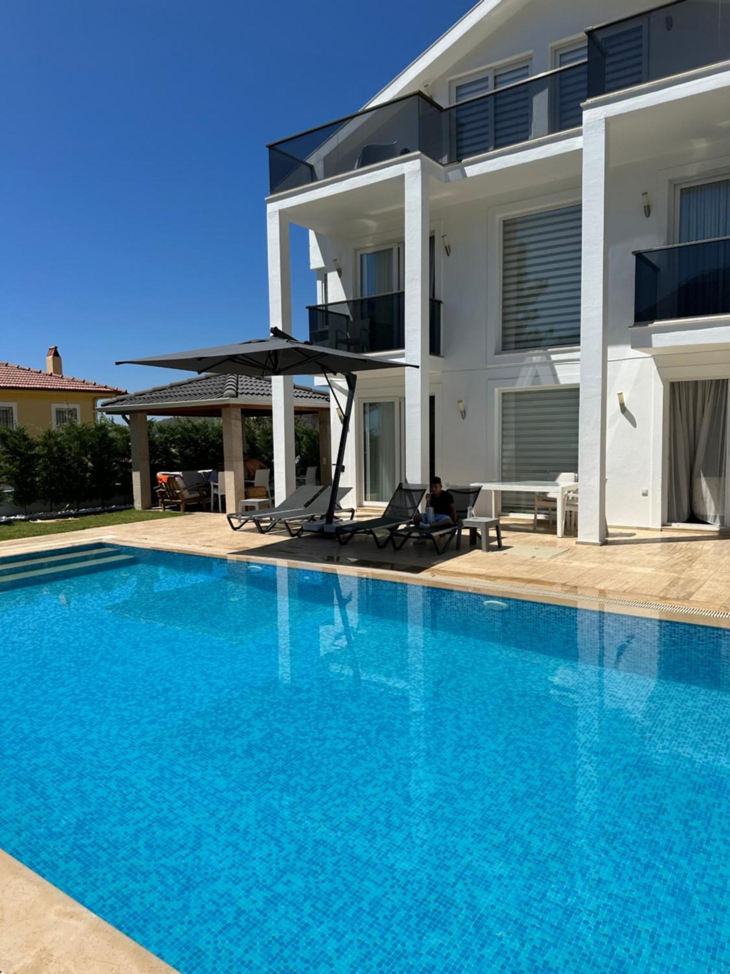 Sunshine Villa *
