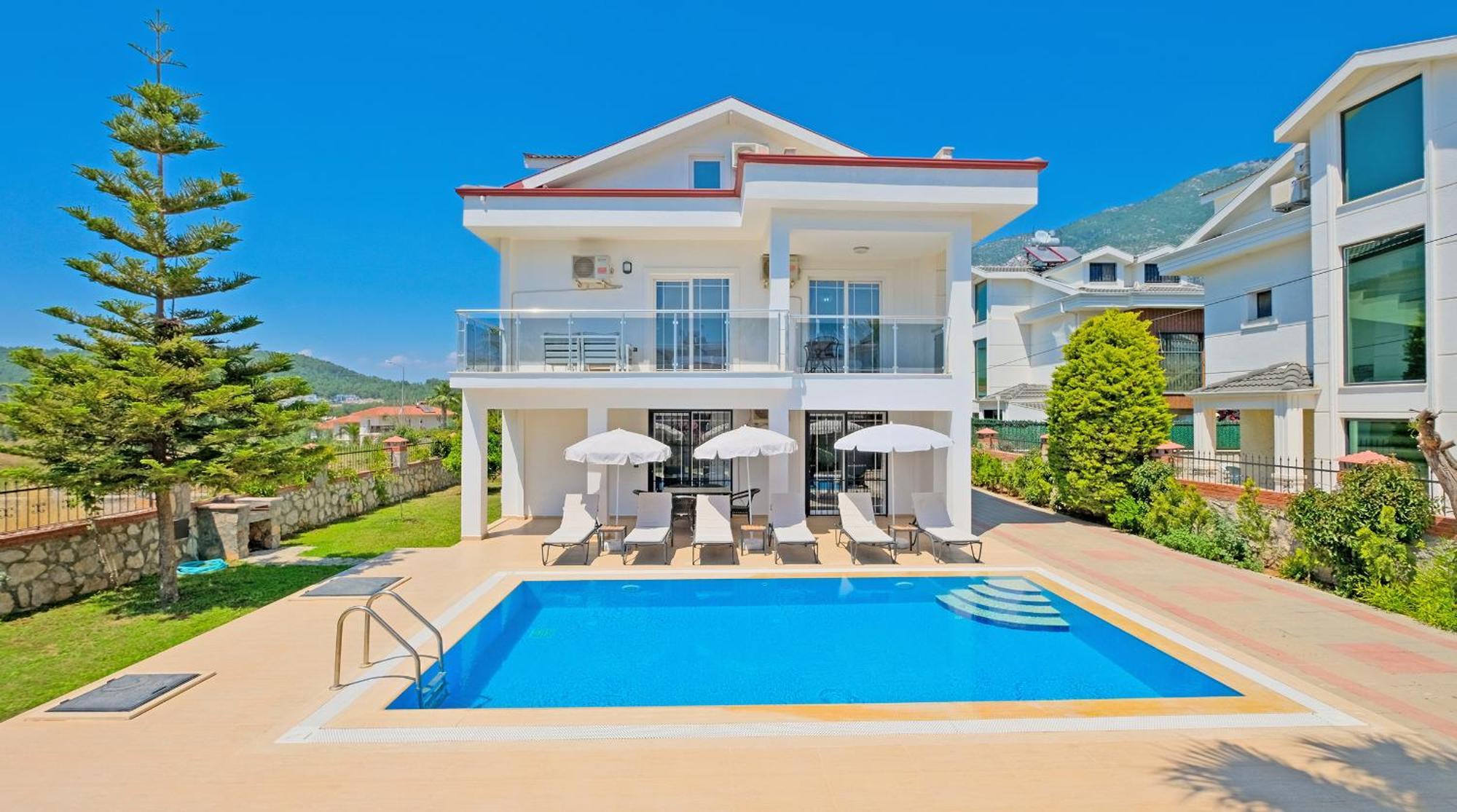 Lucia Villa