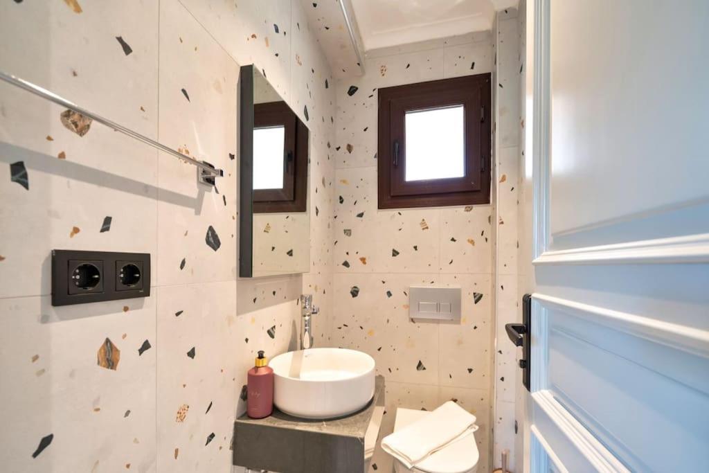 Havuzlu Korunakli Oezel Villa *