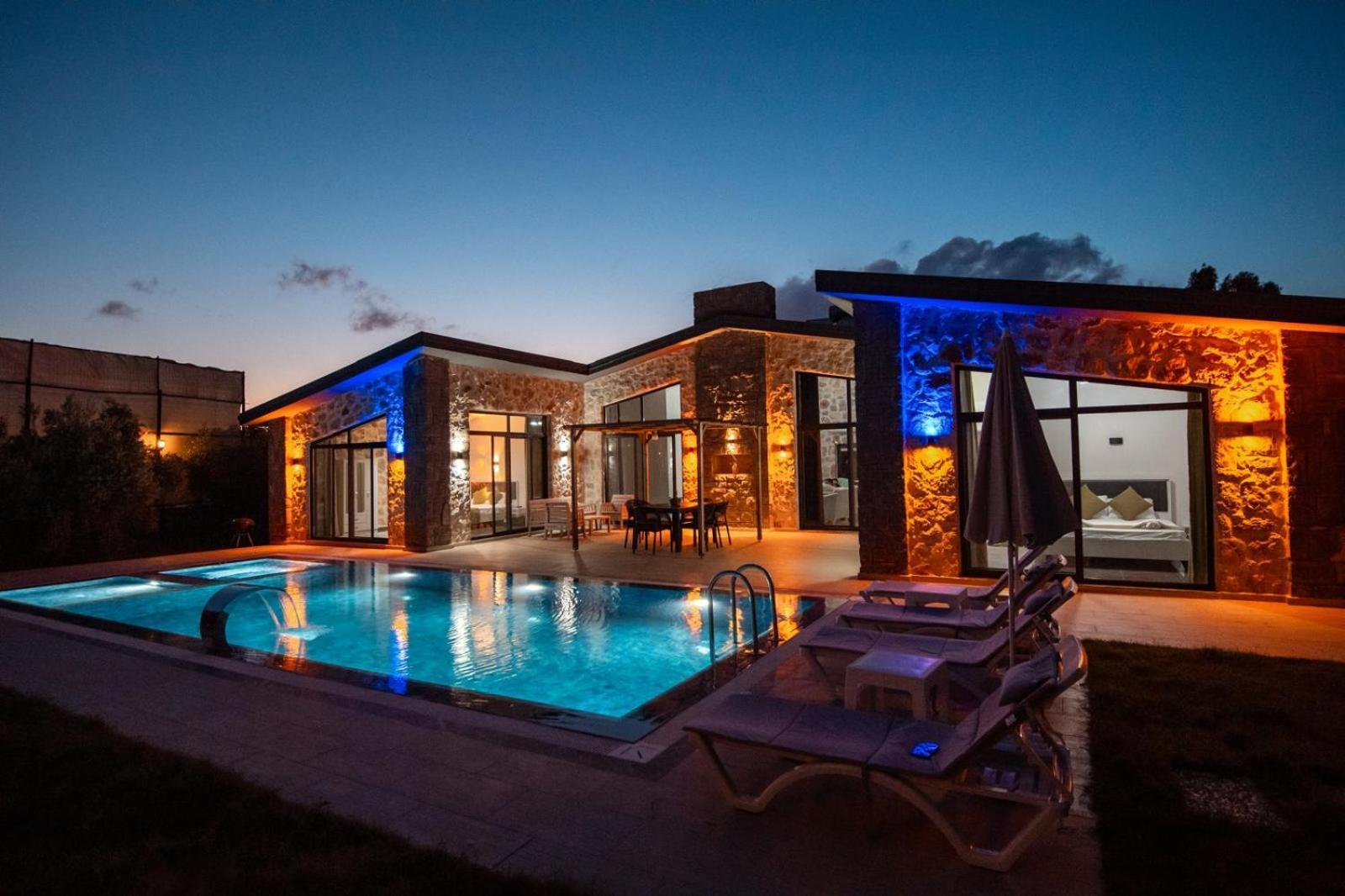 Samatagold Villa *