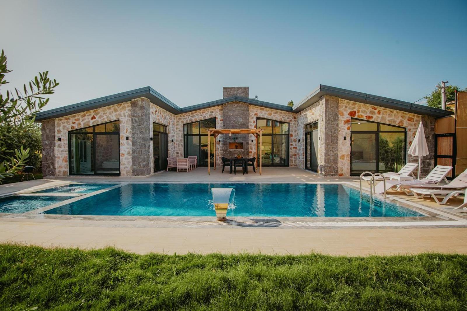 Samatagold Villa *