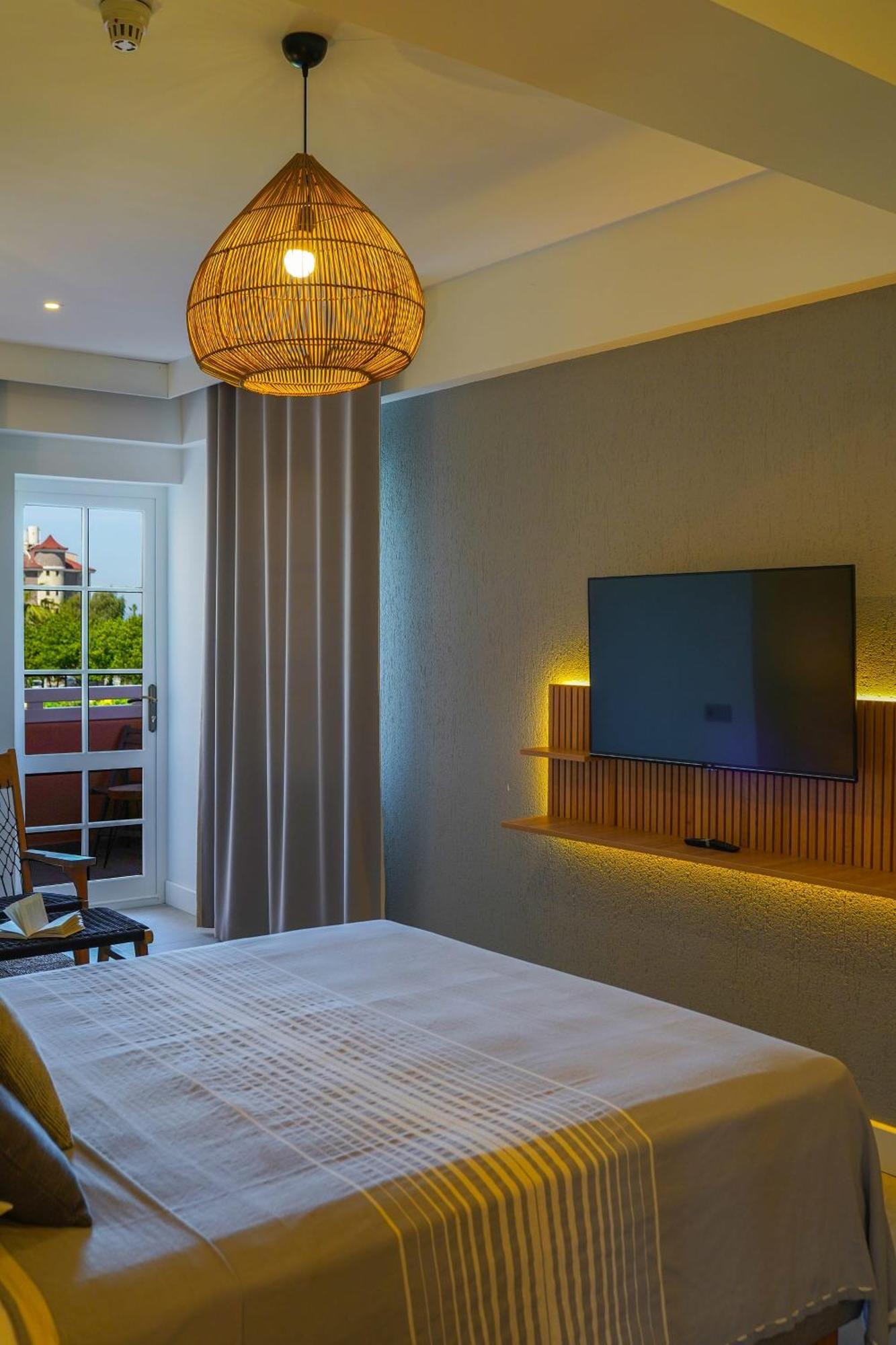 Club-e Hotel