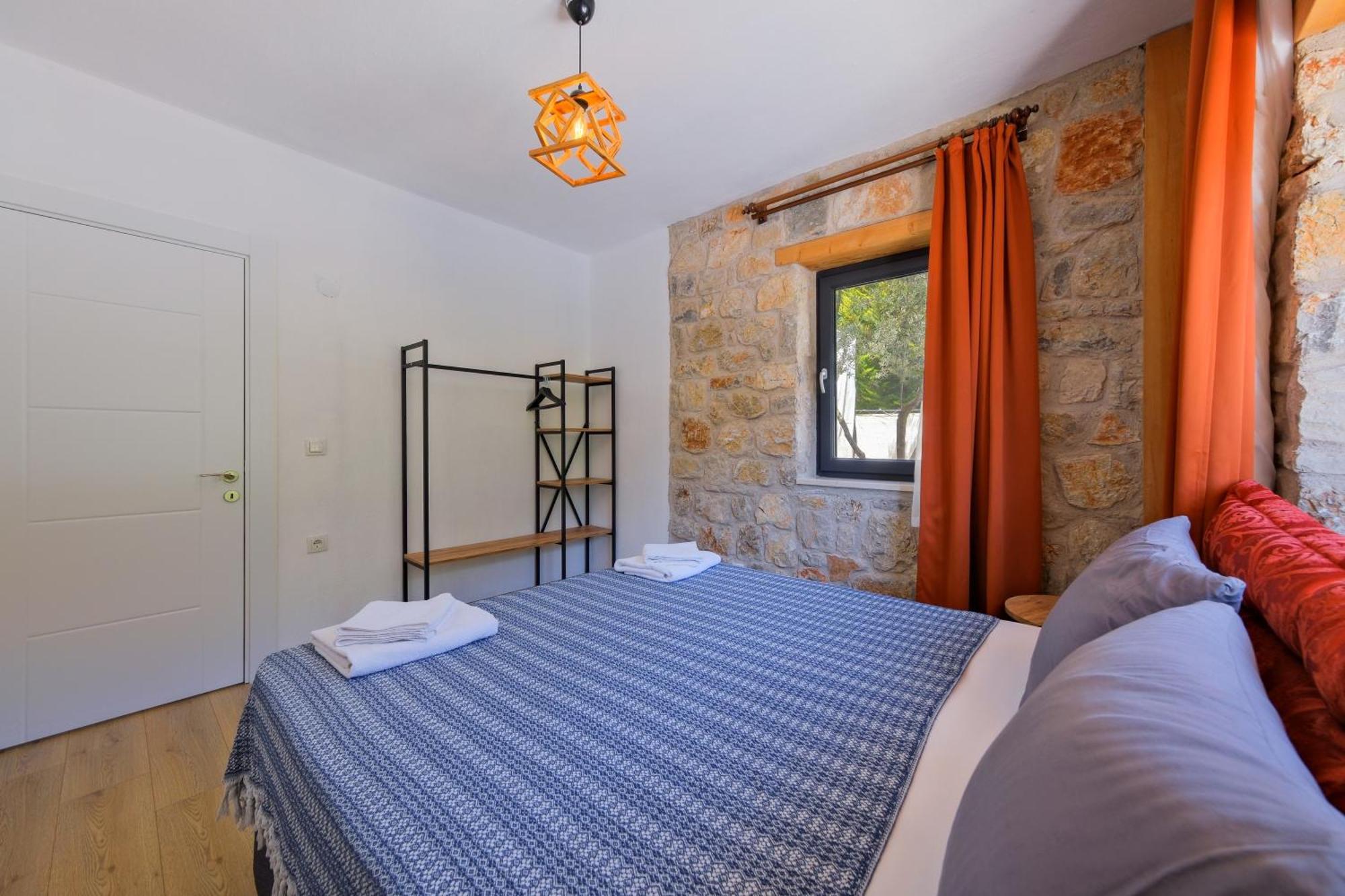 Kizilbella 1, Lueks Havuzlu Korunakli Tas Fethiye