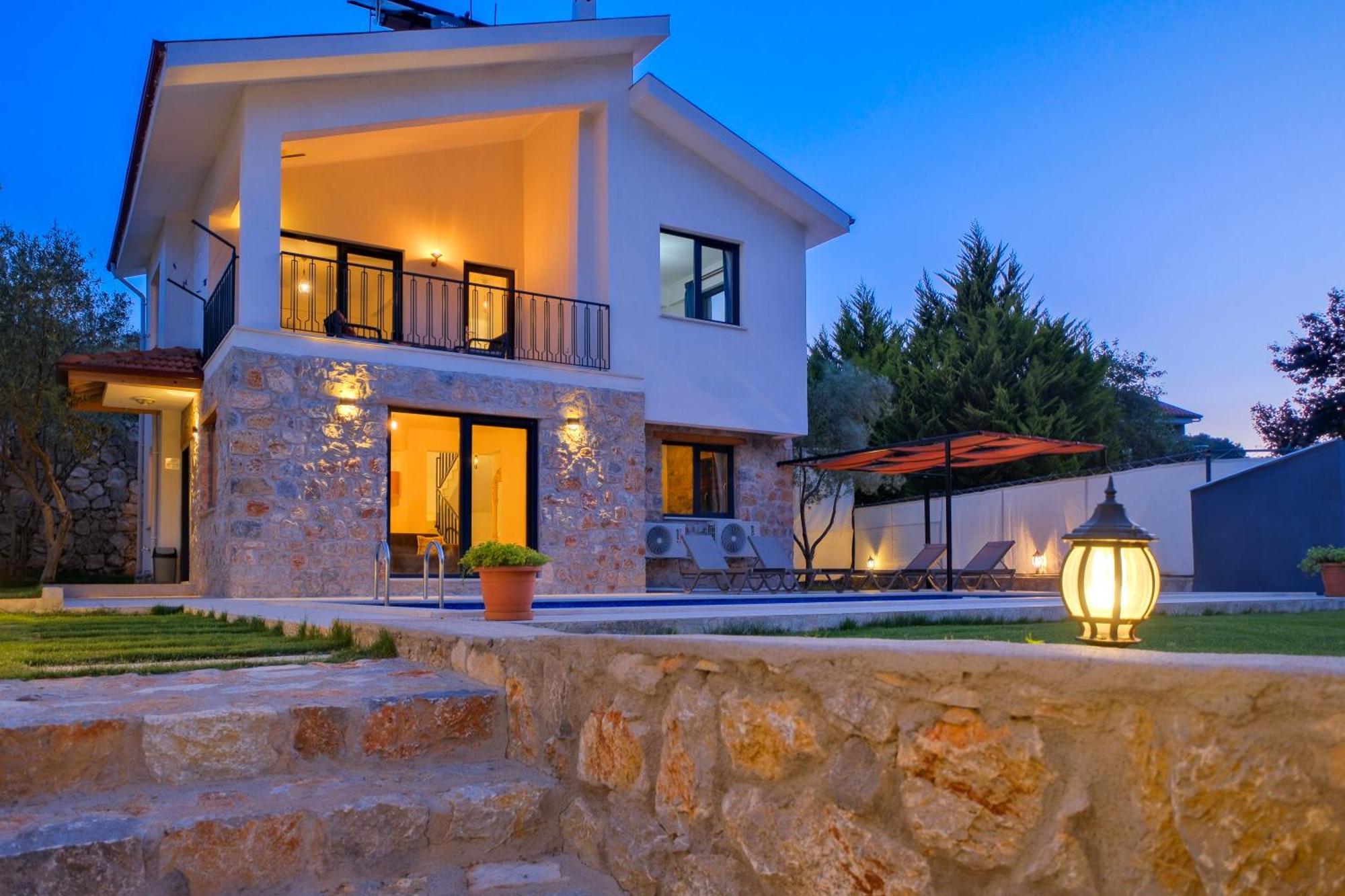 Kizilbella 1, Lueks Havuzlu Korunakli Tas Villa *