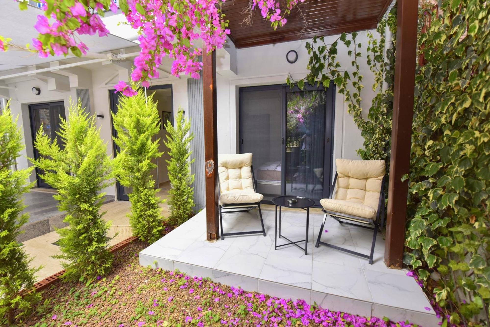 Mykonut Boutique