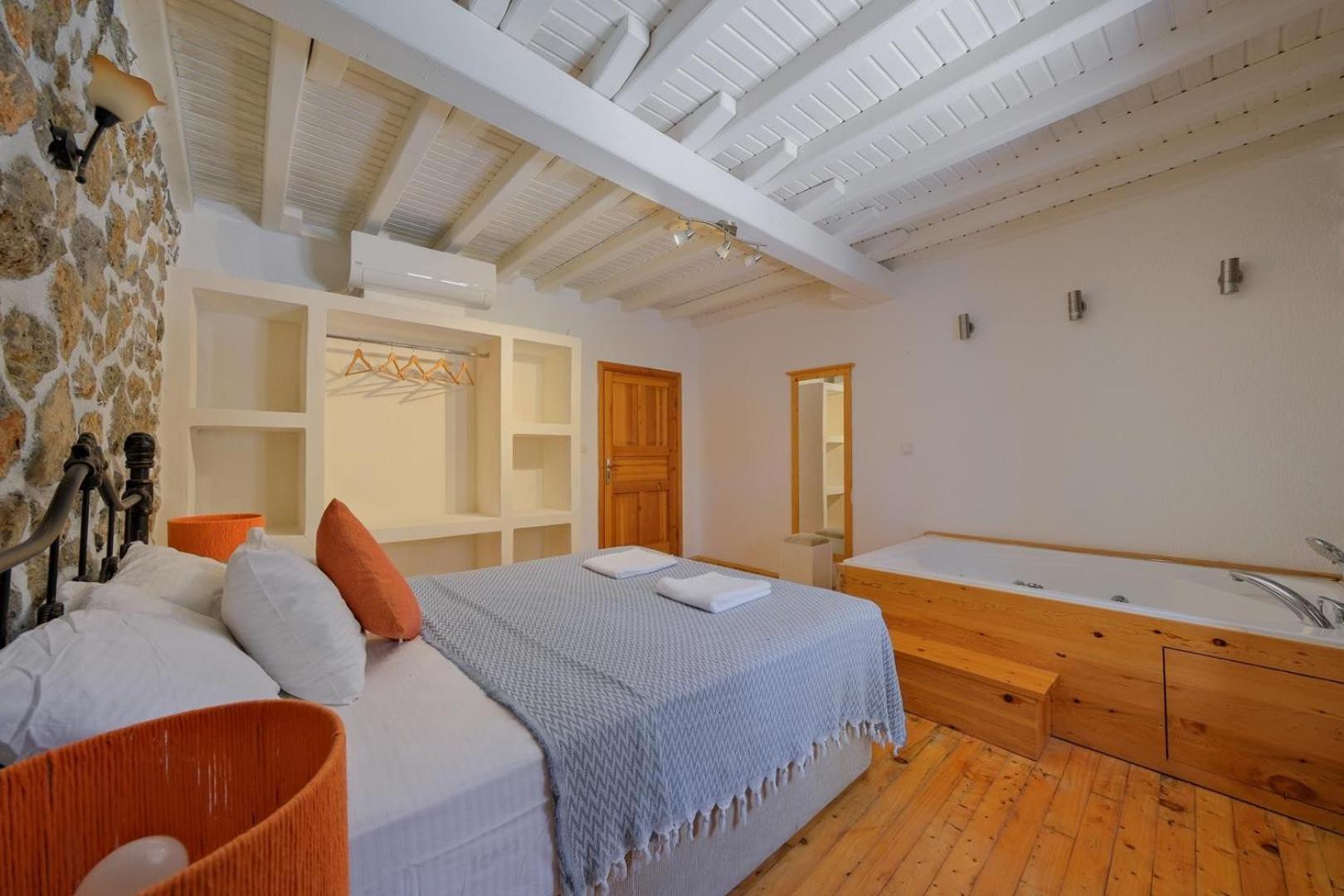 1 Bedroom Luxury - 9687 *