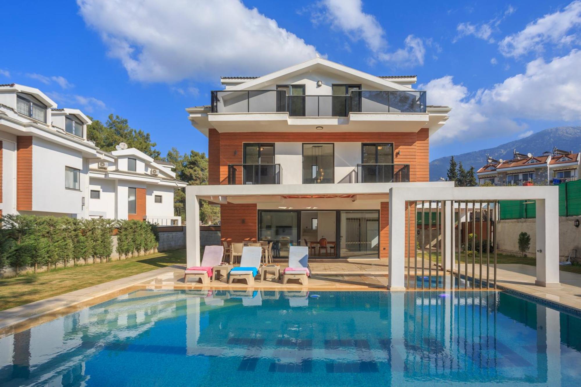 Hisar Celebrity A Villa *