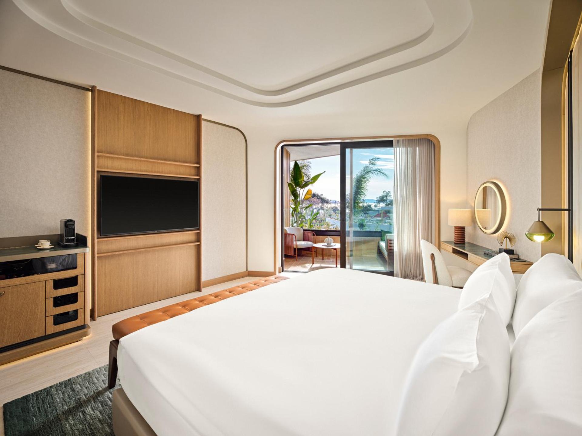 Xo Cape Arnna Hotel
