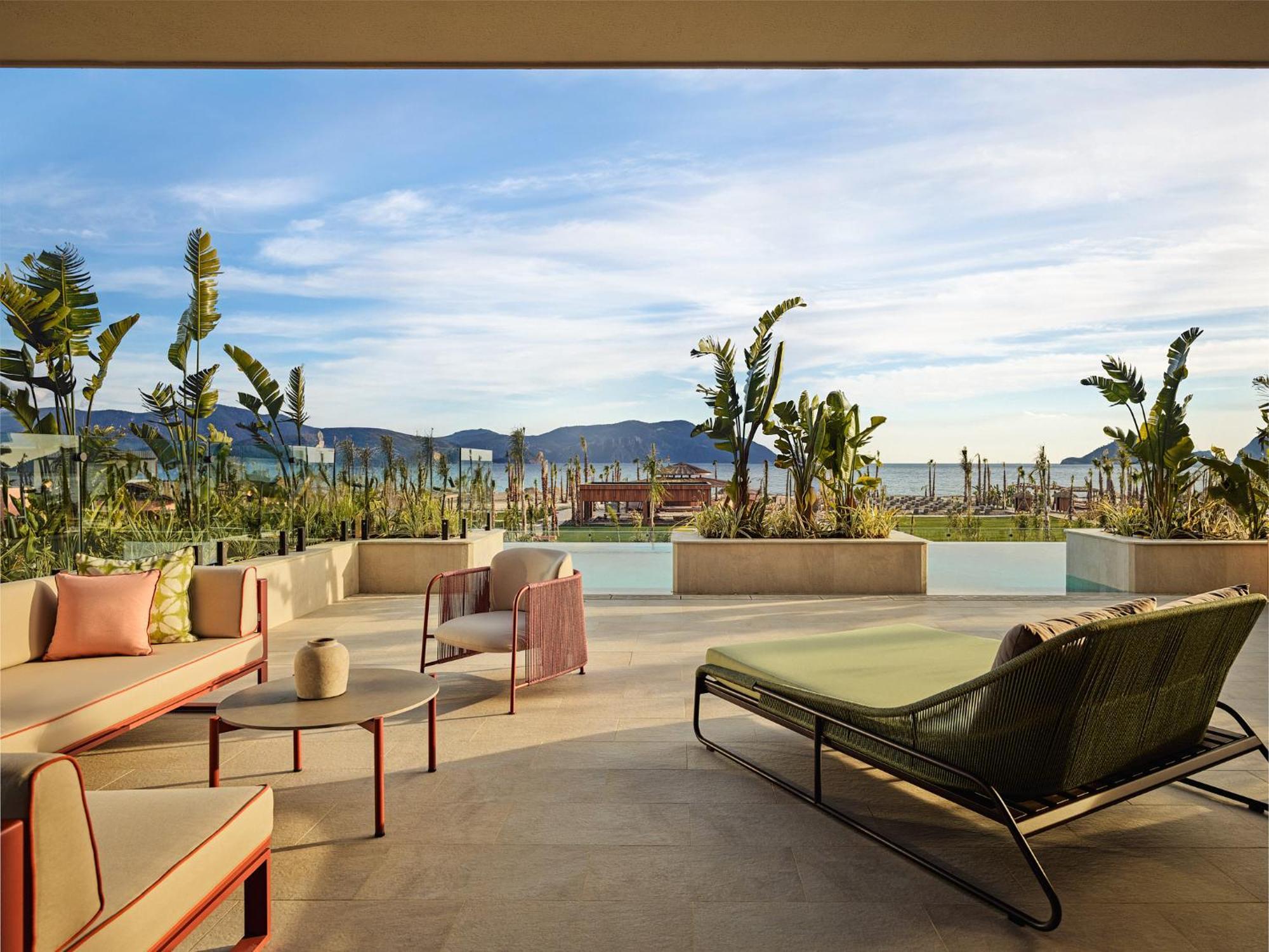 Xo Cape Arnna Hotel