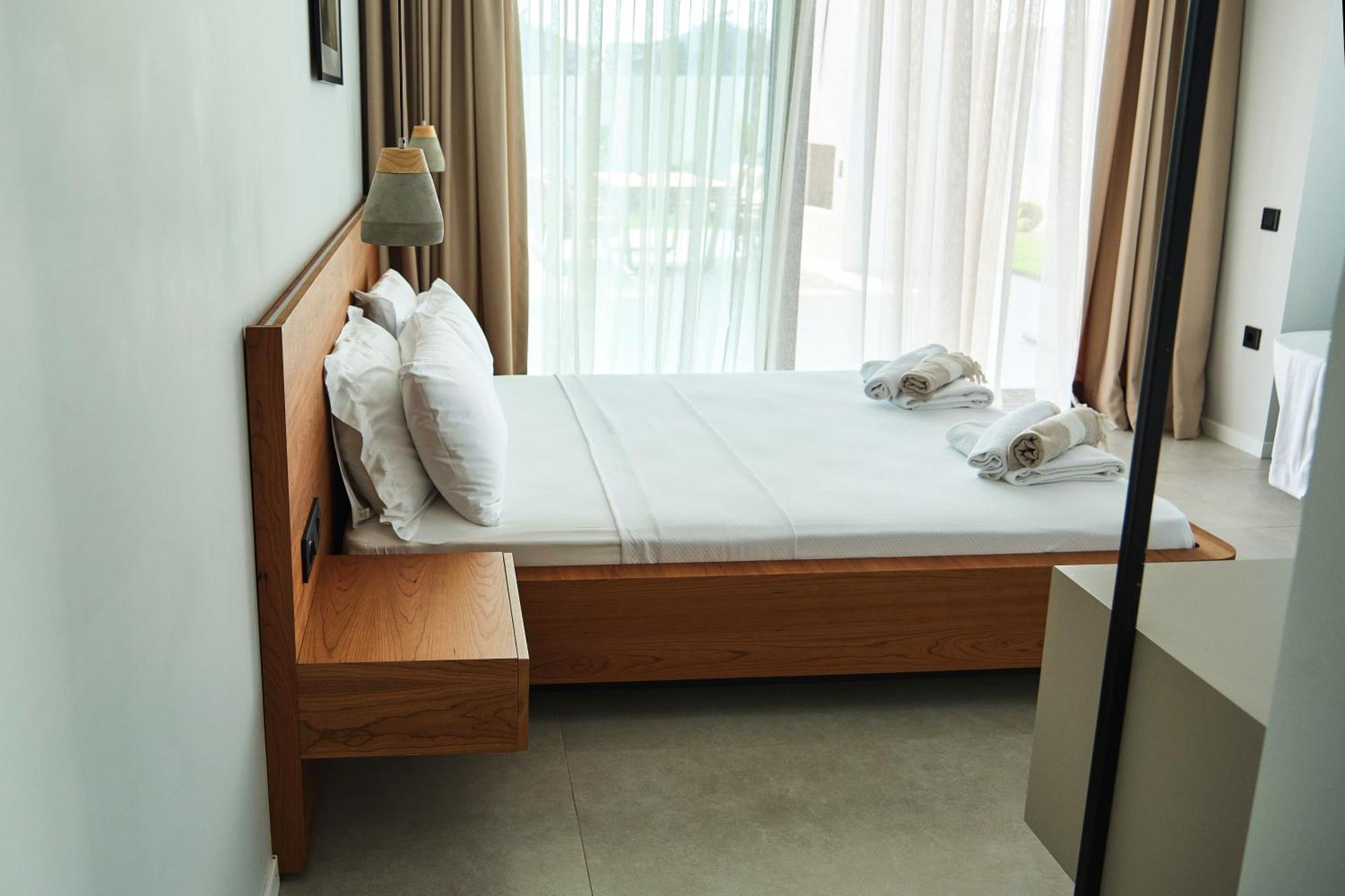 Ashta - Aura Villa *