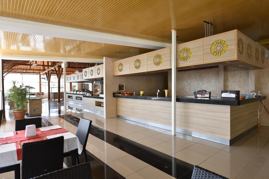Nicholas Park Otel 4*