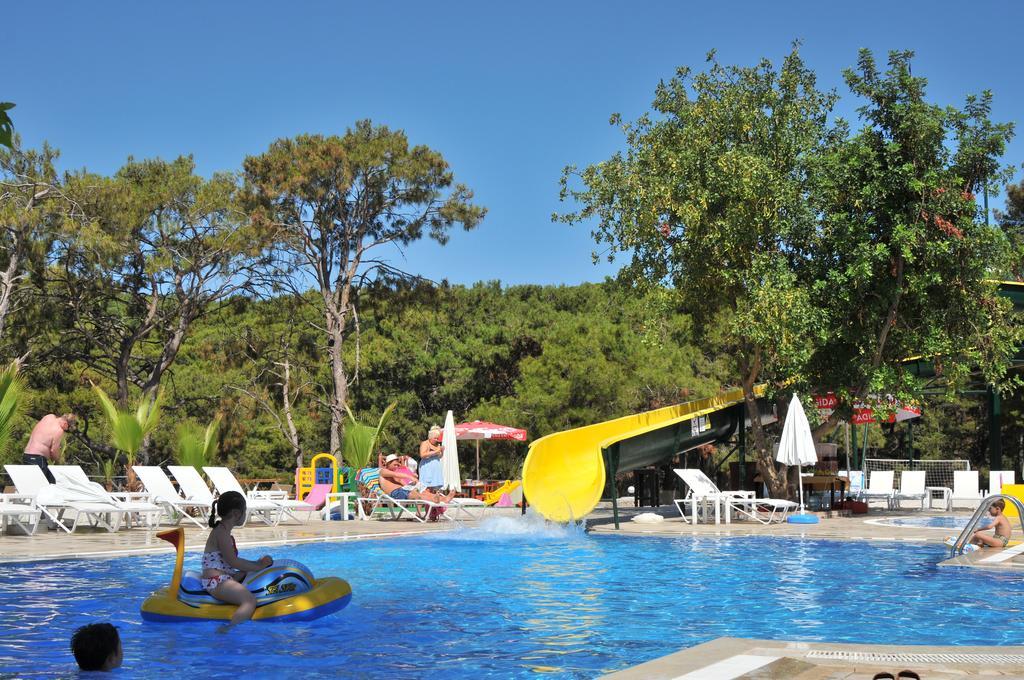 Nicholas Park Otel 4*