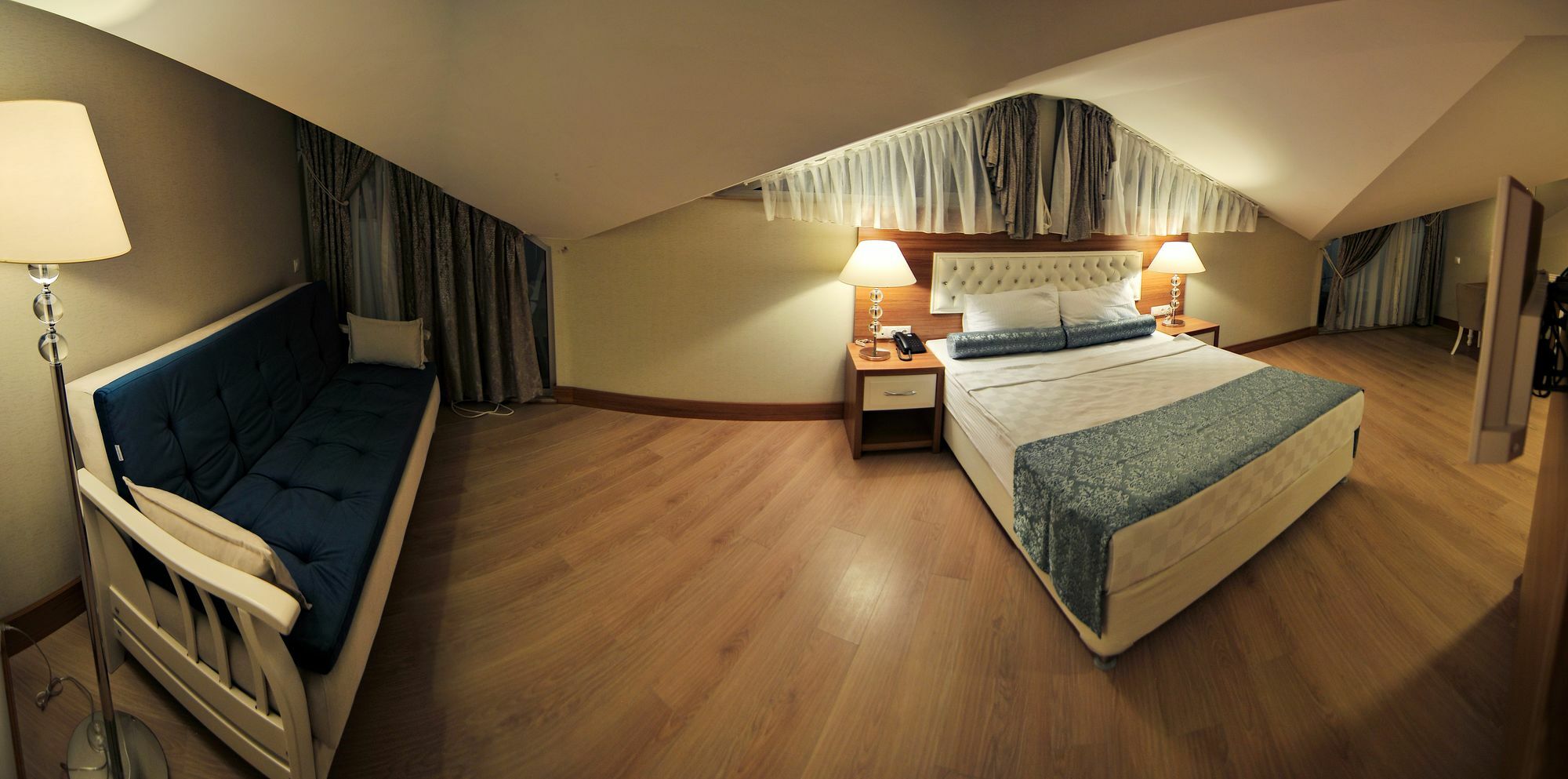 Exelans Otel 3*