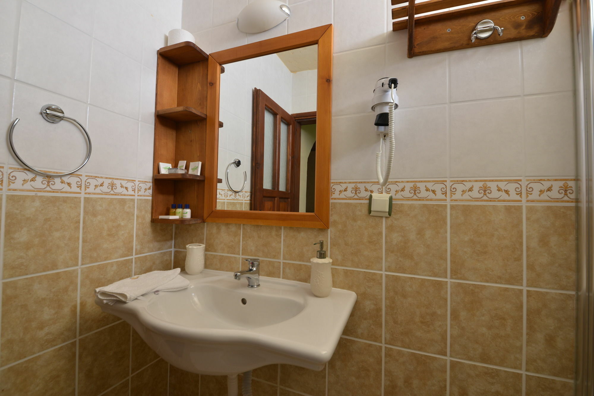 Yonca Otel