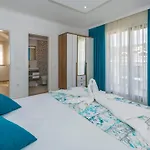 Hisar 1 - 4 Bedroom Holiday Villa In Hisaroenue