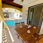 Fethiye\'De Sahil Ve Sehirici Birarada...