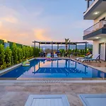 Fethiyede Denize Yakin Sueper Lueks Villa
