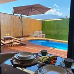 Jakuzili Havuzlu Tropical Balayi Temali Lux Villa