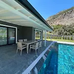 Goecekte 4+1 Havuzlu Lueks Villa, Villa Goecek