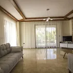 Lydia Villa