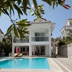 Villa Raya2