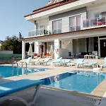 Paddys Apartments, Hisaroenue