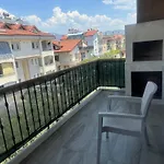 3 Bedroom Close To Mall And Bus Station