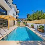 Arici Evi Delux Luxury Villa With Indoor And Outdoor Pool