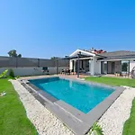 Villa Arel House
