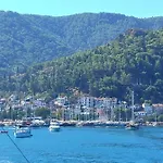 Paddys Apartments, Hisaroenue