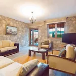 Villa Ege Stone Korunakli Ve Isitmali Havuz Jakuzi