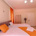 Uezuemlue Star Villa