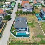 Villa Efems