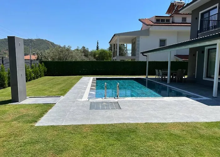 Goecekte 4+1 Havuzlu Lueks Villa, Villa Goecek