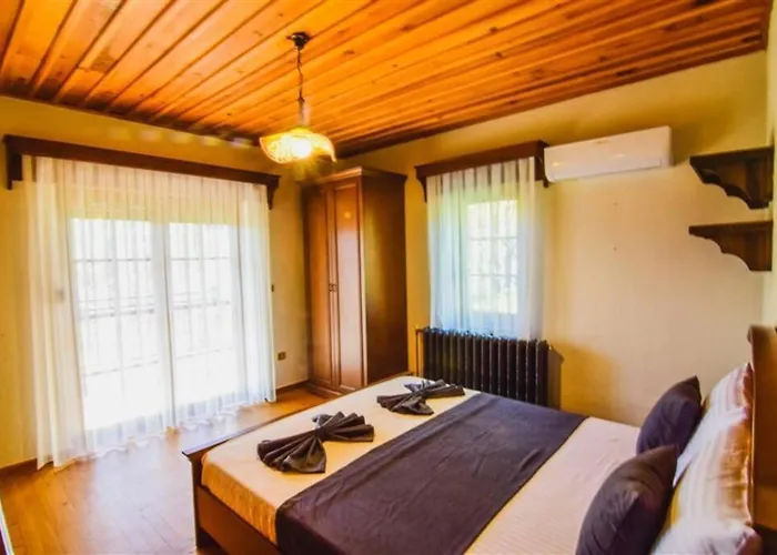 Fethiye Kayakoey\'De Oezel Havuzlu Muhafazakar Villa Kaya Konak