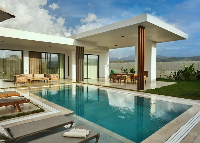 Ashta Suites / Minimal Suite