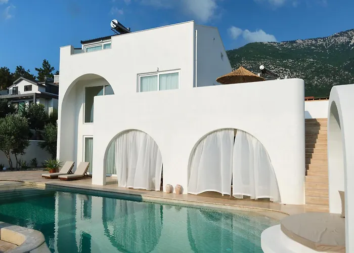 Villa Ionx - Indoor & Outdoor Pool, Sauna, Bathtub, Jacuzzi