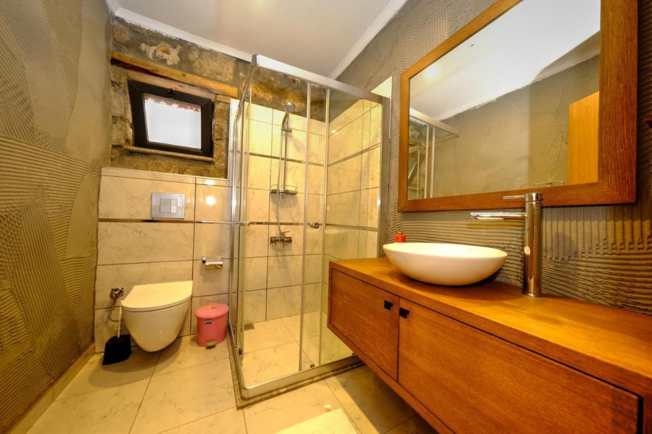 Zahira Villa *