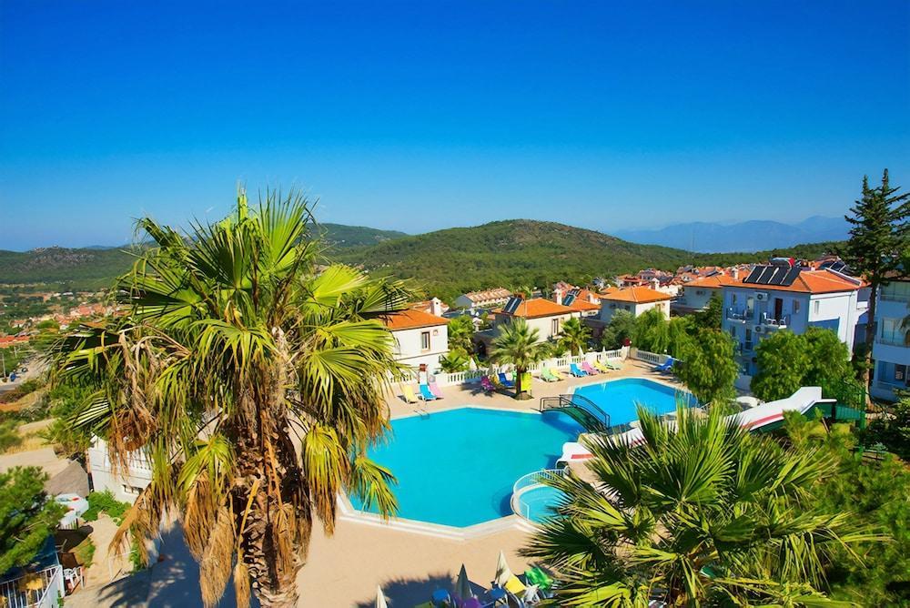 Hotel Daisy Garden 3*