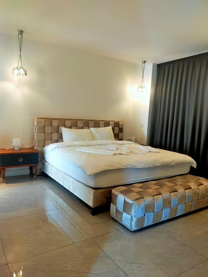 Casa Blanca Villa *
